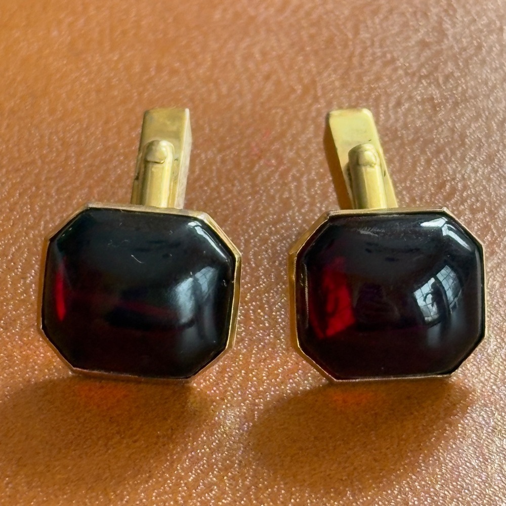 Ruby tones cabochon vintage cuff links from Swank.